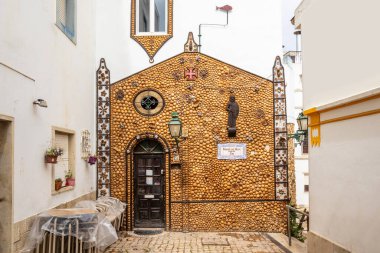 Portekiz 'in Albufeira şehrindeki Saint Anne Kapısı.