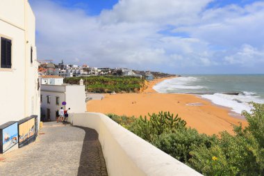  Portekiz 'in Albufeira kentindeki gözlem masasında.