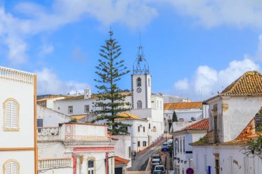 Portekiz 'in Albufeira kentindeki Saat Kulesi