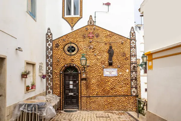 Portekiz 'in Albufeira şehrindeki Saint Anne Kapısı.