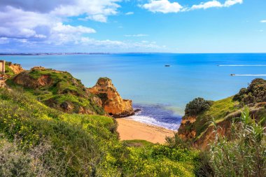 Lagos, Algarve, Portekiz 'deki Pinhao Plajı (Praia do Pinho)