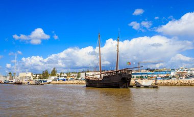 Lagos, Algarve, Portekiz 'deki Caravel Good Hope' u taklit et.