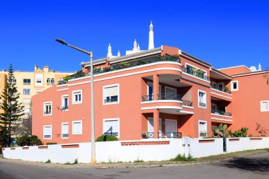 Lagos, Algarve, Portekiz 'deki modern apartman.