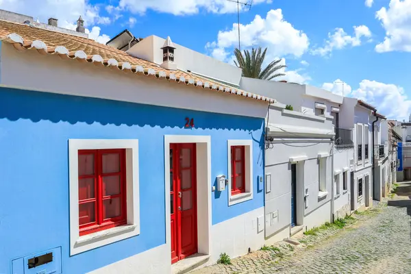 Lagos, Albufera, Portekiz 'deki eski şehrin tarihi caddesi.