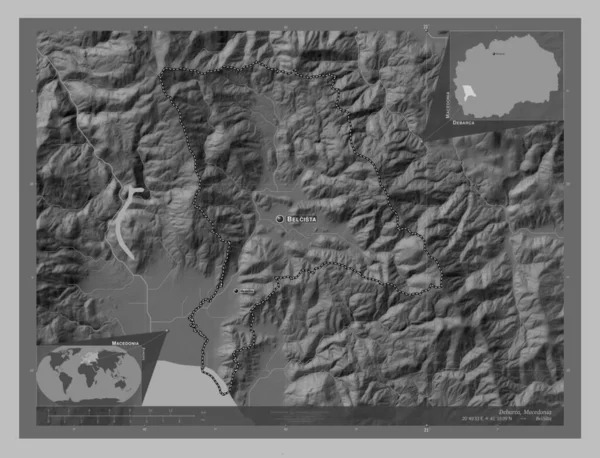 デバルカ マケドニアの自治体 湖や川とグレースケールの標高マップ 地域の主要都市の位置と名前 コーナー補助位置図 — ストック写真