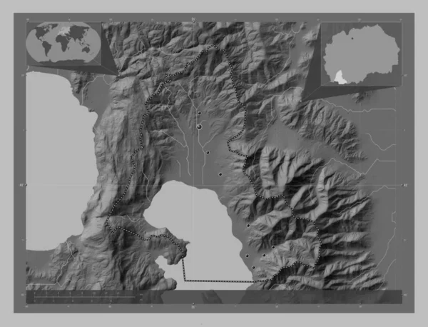 マケドニア共和国の自治体 湖や川とグレースケールの標高マップ 地域の主要都市の場所 コーナー補助位置図 — ストック写真