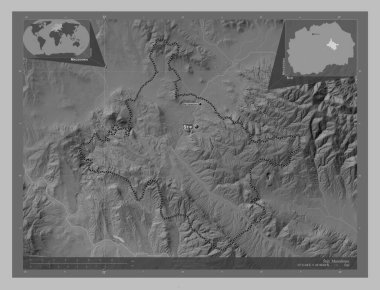 Stip, Makedonya Belediyesi. Gölleri ve nehirleri olan gri tonlama yükseklik haritası. Bölgenin büyük şehirlerinin yerleri ve isimleri. Köşedeki yedek konum haritaları