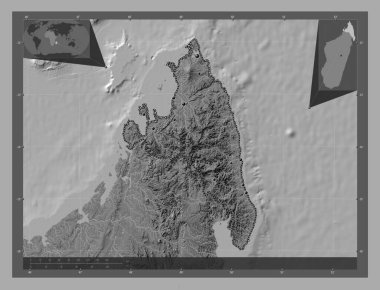 Antsiranana, Madagaskar özerk vilayeti. Göllü ve nehirli çift katlı yükseklik haritası. Bölgenin büyük şehirlerinin yerleri. Köşedeki yedek konum haritaları