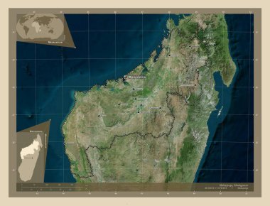 Mahajanga, Madagaskar özerk vilayeti. Yüksek çözünürlüklü uydu. Bölgenin büyük şehirlerinin yerleri ve isimleri. Köşedeki yedek konum haritaları