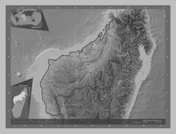マダガスカルの自治州マハーガンガ 湖や川とグレースケールの標高マップ 地域の主要都市の位置と名前 コーナー補助位置図 — ストック写真