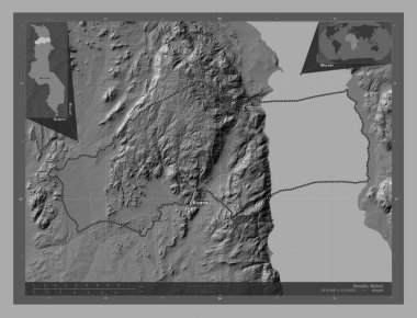 Rumphi, Malawi bölgesi. Göllü ve nehirli çift katlı yükseklik haritası. Bölgenin büyük şehirlerinin yerleri ve isimleri. Köşedeki yedek konum haritaları