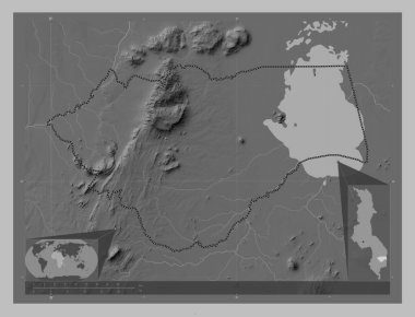 Zomba, Malawi bölgesi. Gölleri ve nehirleri olan gri tonlama yükseklik haritası. Bölgenin büyük şehirlerinin yerleri. Köşedeki yedek konum haritaları