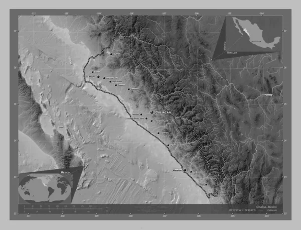 墨西哥的锡那罗亚州带有湖泊和河流的灰度高程图 该区域主要城市的地点和名称 角辅助位置图 — 图库照片