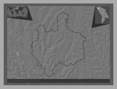 Edinet, Moldova bölgesi. Göllü ve nehirli çift katlı yükseklik haritası. Köşedeki yedek konum haritaları