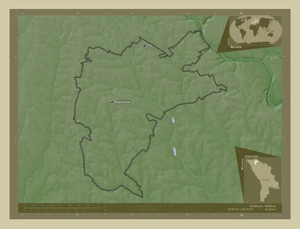 ドヌセニ モルドバの地区 湖や川とWikiスタイルで着色された標高マップ 地域の主要都市の位置と名前 コーナー補助位置図 — ストック写真