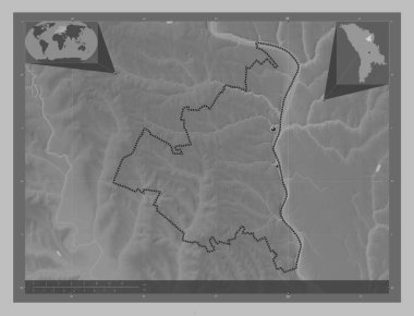Moldova 'nın Rezina ilçesi. Gölleri ve nehirleri olan gri tonlama yükseklik haritası. Bölgenin büyük şehirlerinin yerleri. Köşedeki yedek konum haritaları