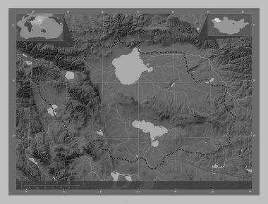 Uvs, Moğolistan eyaleti. Gölleri ve nehirleri olan gri tonlama yükseklik haritası. Bölgenin büyük şehirlerinin yerleri. Köşedeki yedek konum haritaları