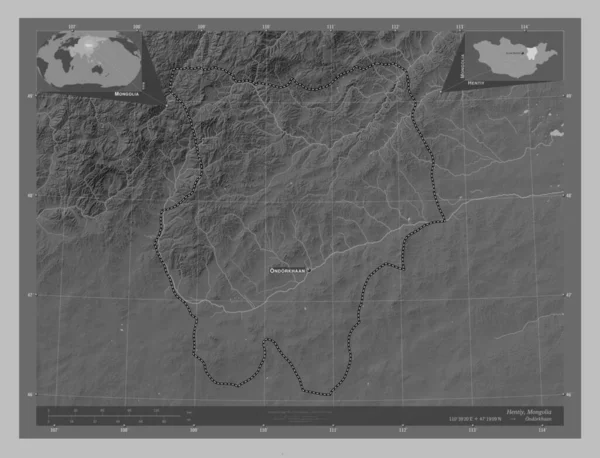 Hentiy, Moğolistan ili. Gölleri ve nehirleri olan gri tonlama yükseklik haritası. Bölgenin büyük şehirlerinin yerleri ve isimleri. Köşedeki yedek konum haritaları