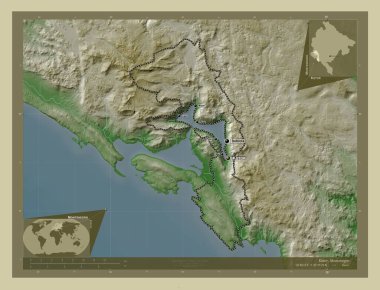 Kotor, Karadağ belediyesi. Yükseklik haritası göller ve nehirlerle wiki tarzında renklendirilmiş. Bölgenin büyük şehirlerinin yerleri ve isimleri. Köşedeki yedek konum haritaları