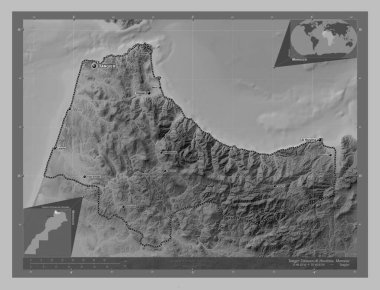 Tanger-Tetouan-Al Hoceima, Fas bölgesi. Gölleri ve nehirleri olan gri tonlama yükseklik haritası. Bölgenin büyük şehirlerinin yerleri ve isimleri. Köşedeki yedek konum haritaları