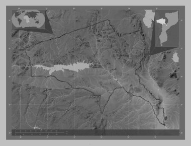 Tete, Mozambik vilayeti. Gölleri ve nehirleri olan gri tonlama yükseklik haritası. Köşedeki yedek konum haritaları