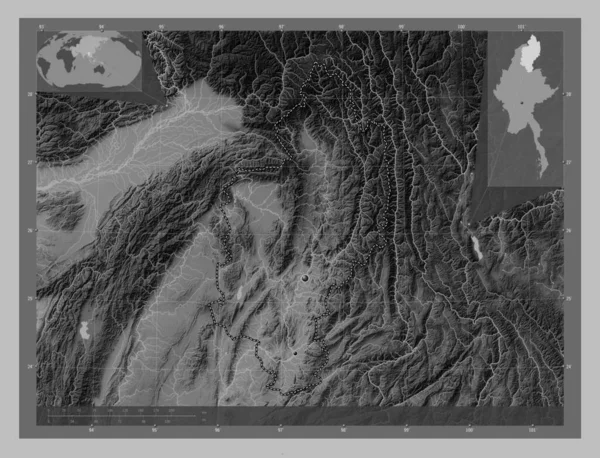 缅甸克钦邦 带有湖泊和河流的灰度高程图 该区域主要城市的所在地点 角辅助位置图 — 图库照片