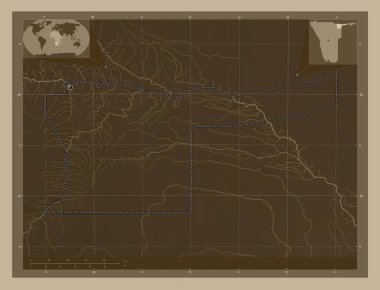 Kavango Doğu, Namibya bölgesi. Yükseklik haritası sepya tonlarında göller ve nehirlerle renklendirilmiş. Köşedeki yedek konum haritaları