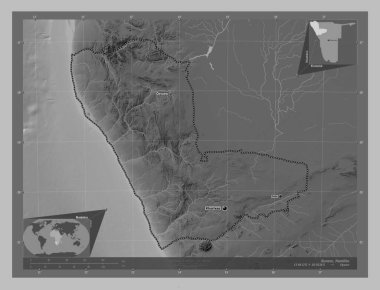 Kunene, Namibya bölgesi. Gölleri ve nehirleri olan gri tonlama yükseklik haritası. Bölgenin büyük şehirlerinin yerleri ve isimleri. Köşedeki yedek konum haritaları