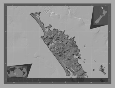 Northland, Yeni Zelanda bölge konseyi. Göllü ve nehirli çift katlı yükseklik haritası. Bölgenin büyük şehirlerinin yerleri. Köşedeki yedek konum haritaları