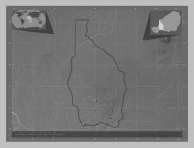 Tahoua, Nijer Bölümü. Gölleri ve nehirleri olan gri tonlama yükseklik haritası. Bölgenin büyük şehirlerinin yerleri. Köşedeki yedek konum haritaları