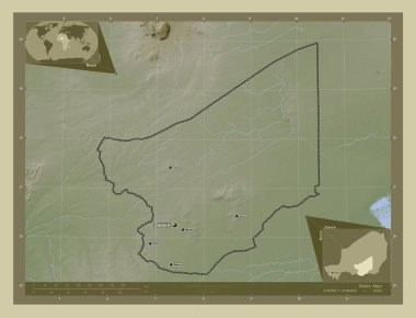 Zinder, Nijer Bölümü. Yükseklik haritası göller ve nehirlerle wiki tarzında renklendirilmiş. Bölgenin büyük şehirlerinin yerleri ve isimleri. Köşedeki yedek konum haritaları