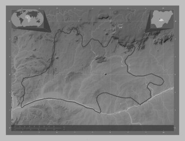 Nassarawa, Nijerya Eyaleti. Gölleri ve nehirleri olan gri tonlama yükseklik haritası. Köşedeki yedek konum haritaları