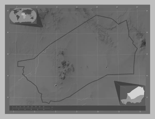 Agadez 尼日尔省 带有湖泊和河流的灰度高程图 该区域主要城市的所在地点 角辅助位置图 — 图库照片