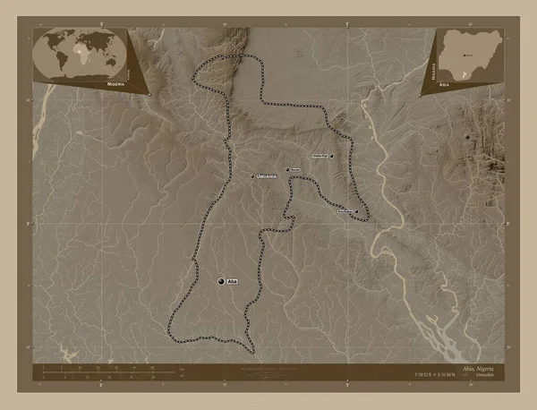 Abia, Nijerya eyaleti. Yükseklik haritası sepya tonlarında göller ve nehirlerle renklendirilmiş. Bölgenin büyük şehirlerinin yerleri ve isimleri. Köşedeki yedek konum haritaları