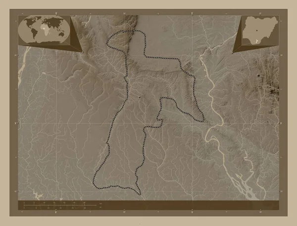 Abia, Nijerya eyaleti. Yükseklik haritası sepya tonlarında göller ve nehirlerle renklendirilmiş. Köşedeki yedek konum haritaları