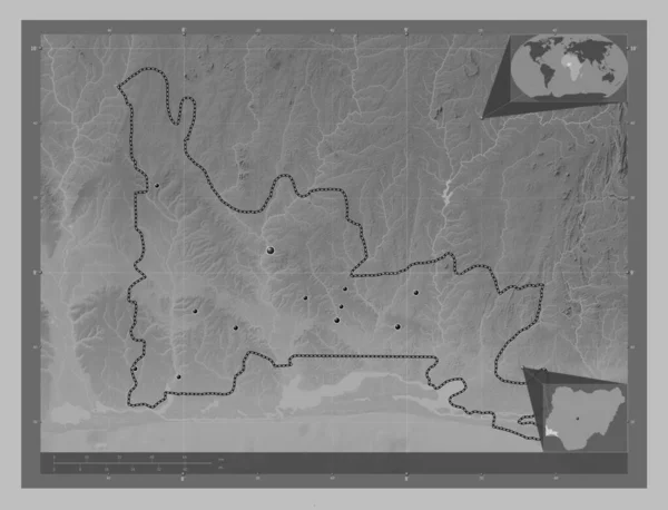 ナイジェリアの状態 湖や川とグレースケールの標高マップ 地域の主要都市の場所 コーナー補助位置図 — ストック写真