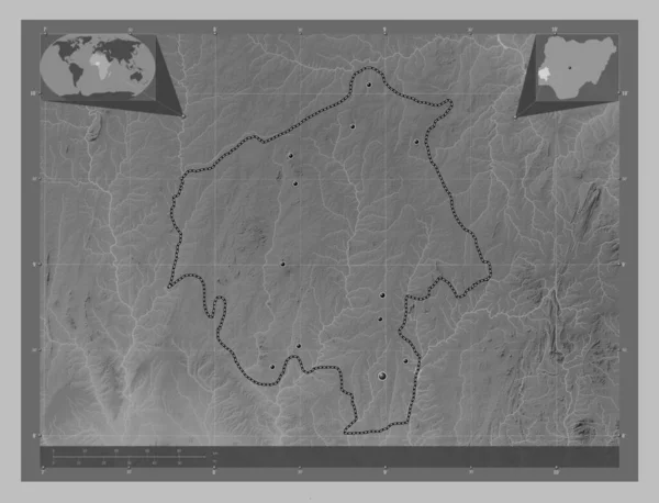 尼日利亚州 带有湖泊和河流的灰度高程图 该区域主要城市的所在地点 角辅助位置图 — 图库照片