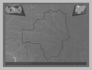 Zamfara, Nijerya eyaleti. Gölleri ve nehirleri olan gri tonlama yükseklik haritası. Bölgenin büyük şehirlerinin yerleri. Köşedeki yedek konum haritaları