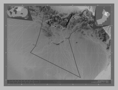 Ad Dakhliyah, Umman bölgesi. Gölleri ve nehirleri olan gri tonlama yükseklik haritası. Bölgenin büyük şehirlerinin yerleri ve isimleri. Köşedeki yedek konum haritaları