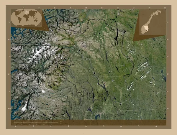 ノルウェーの郡 内陸部 低解像度衛星地図 地域の主要都市の場所 コーナー補助位置図 — ストック写真
