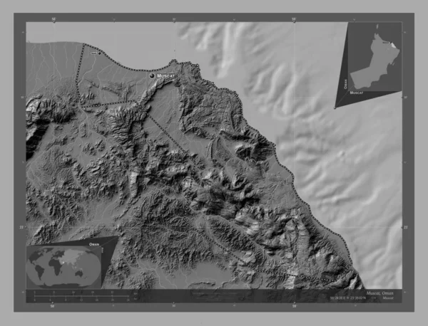 オマーン国のマスカット 湖や川と二階の標高マップ 地域の主要都市の位置と名前 コーナー補助位置図 — ストック写真