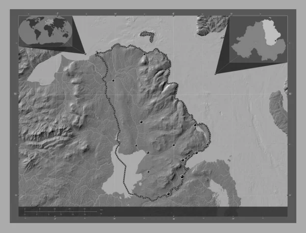 Antrim 北爱尔兰地区 带湖泊和河流的比尔维尔高程图 该区域主要城市的所在地点 角辅助位置图 — 图库照片