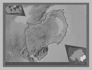 Aşağı, Kuzey İrlanda bölgesi. Gölleri ve nehirleri olan gri tonlama yükseklik haritası. Bölgenin büyük şehirlerinin yerleri ve isimleri. Köşedeki yedek konum haritaları