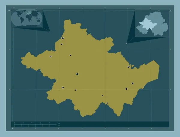 ティロン 北アイルランドの地域 しっかりした色の形 地域の主要都市の場所 コーナー補助位置図 — ストック写真