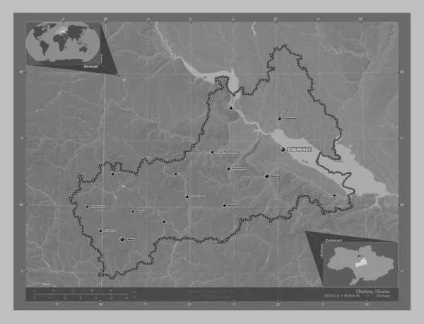 チェルカシー ウクライナの地域 湖や川とグレースケールの標高マップ 地域の主要都市の位置と名前 コーナー補助位置図 — ストック写真