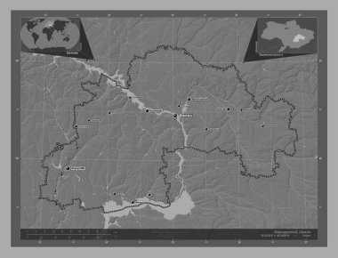 Dnipropetrovs 'k, Ukrayna bölgesi. Göllü ve nehirli çift katlı yükseklik haritası. Bölgenin büyük şehirlerinin yerleri ve isimleri. Köşedeki yedek konum haritaları