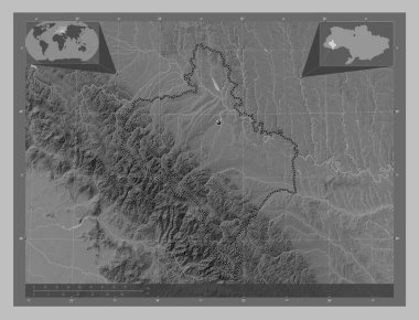 Ivano-Frankivs 'k, Ukrayna bölgesi. Gölleri ve nehirleri olan gri tonlama yükseklik haritası. Köşedeki yedek konum haritaları