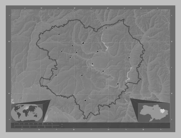 ハルキウ ウクライナの地域 湖や川とグレースケールの標高マップ 地域の主要都市の場所 コーナー補助位置図 — ストック写真