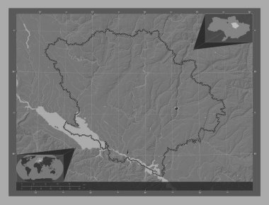 Poltava, Ukrayna bölgesi. Göllü ve nehirli çift katlı yükseklik haritası. Köşedeki yedek konum haritaları