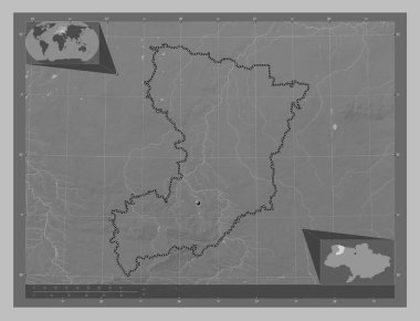 Rivne, Ukrayna bölgesi. Gölleri ve nehirleri olan gri tonlama yükseklik haritası. Köşedeki yedek konum haritaları